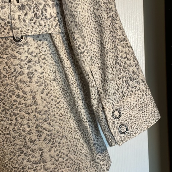 Chico’s women’s faux snakeskin trench coat jacket size small - Picture 8 of 10